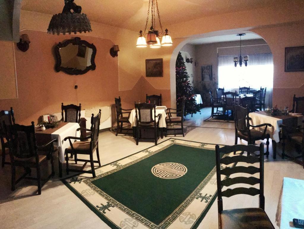 Vila Monica Acomodação com café da manhã Târgu-Mureş Exterior foto